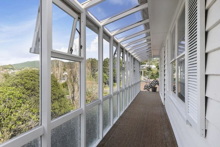 Photo of property in 15a Romney Square, Tawa, Wellington, 5028