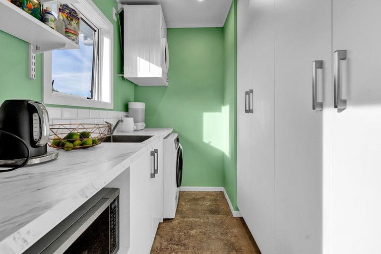 Photo of property in 6 Camellia Avenue, Bell Block, New Plymouth, 4312