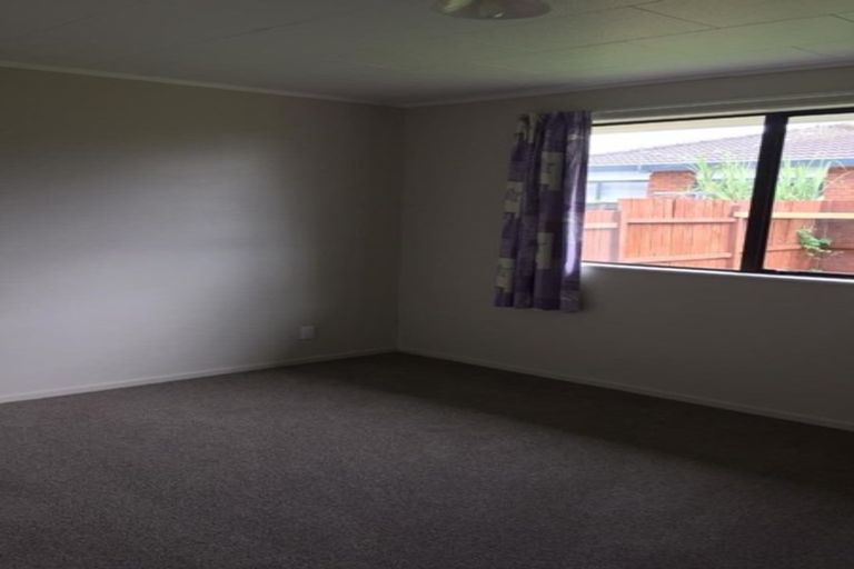 Photo of property in 2/16 Secretariat Place, Randwick Park, Auckland, 2105