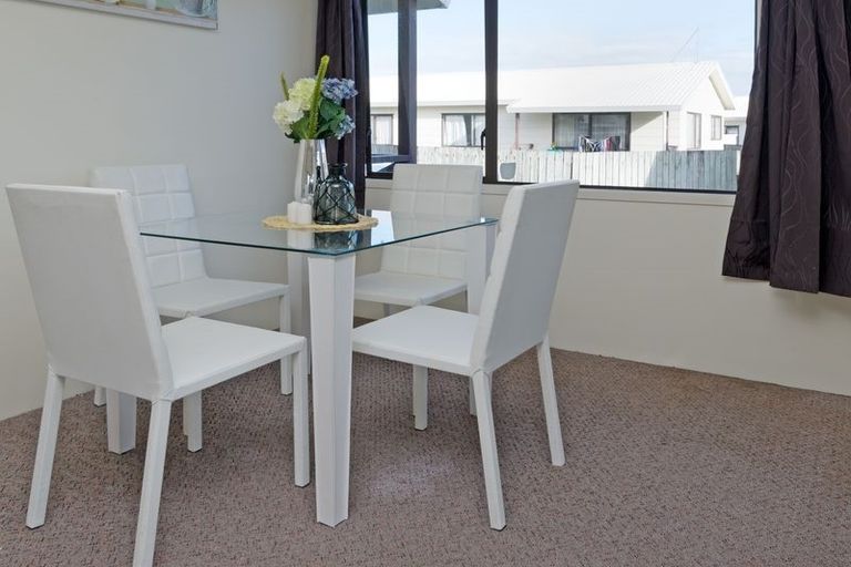 Photo of property in 2/31 Aeronautic Road, Takanini, 2112