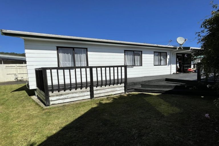 Photo of property in 2/15 Gibson Crescent, Naenae, Lower Hutt, 5011