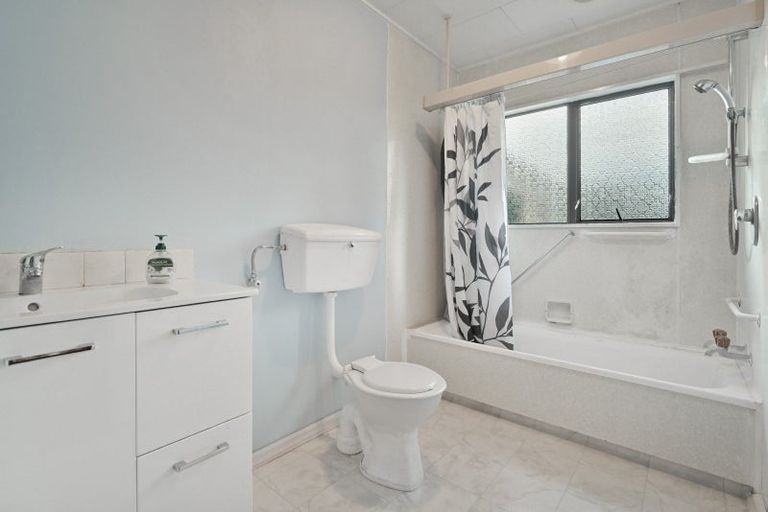 Photo of property in 2/806 Saint Aubyn Street East, Parkvale, Hastings, 4122