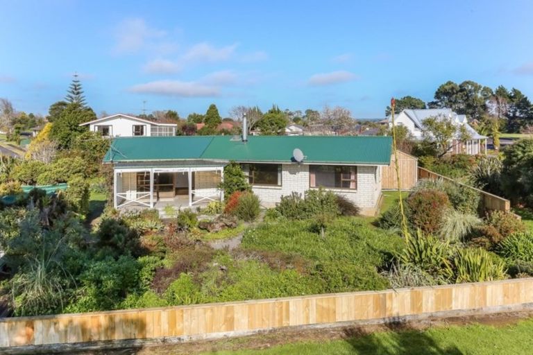Photo of property in 7 Heron Place, Waiuku, 2123