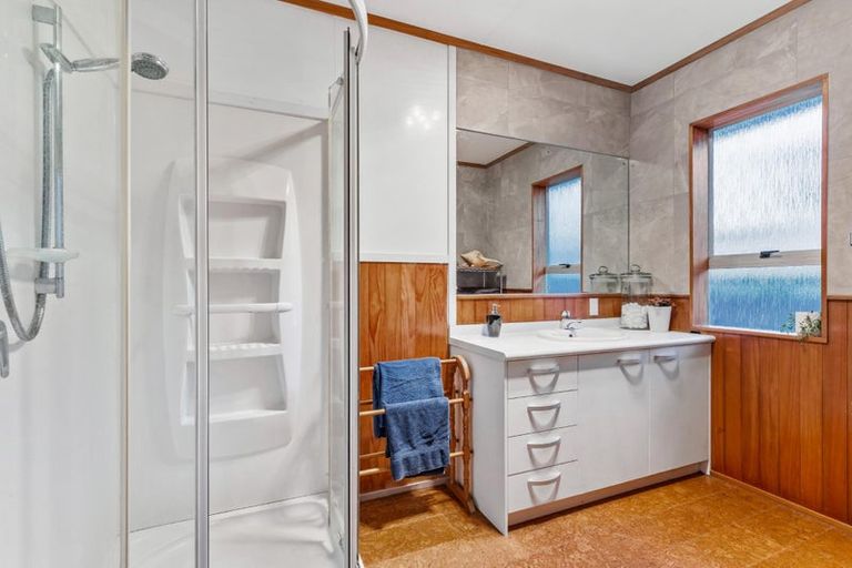 Photo of property in 16 Ribblesdale Road, Henderson, Auckland, 0612