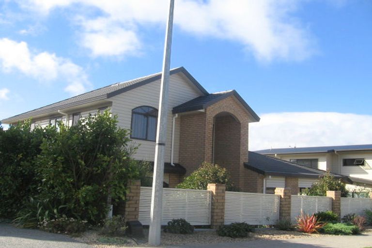 Photo of property in 11 Neston Grove, Churton Park, Wellington, 6037