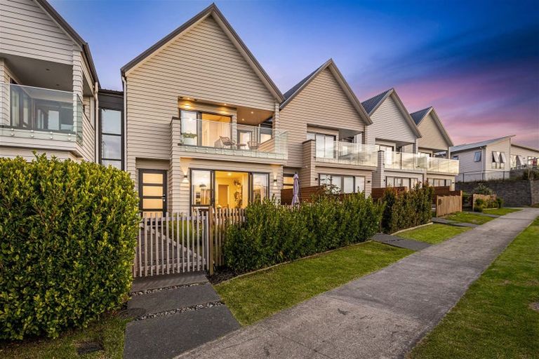 Photo of property in 10 Arran Point Parade, Orewa, 0931