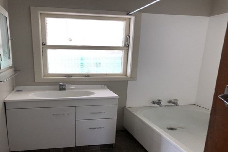 Photo of property in 3 Panair Crescent, Hillcrest, Hamilton, 3216