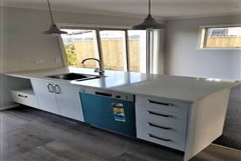 Photo of property in 19 Karearea Avenue, Kenepuru, Porirua, 5022