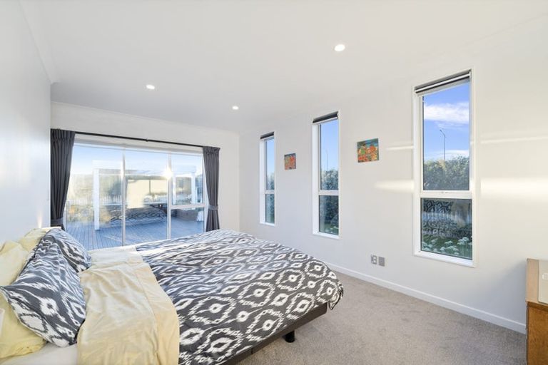 Photo of property in 25 Gilbransen Road, Kumeu, 0810