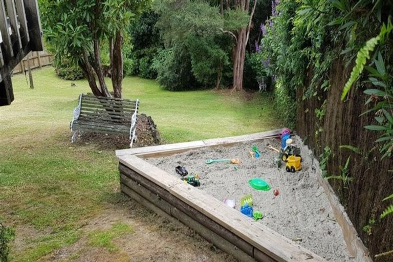 Photo of property in 193a Godley Road, Titirangi, Auckland, 0604