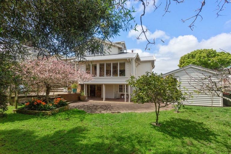 Photo of property in 7 Huia Street, Devonport, Auckland, 0624