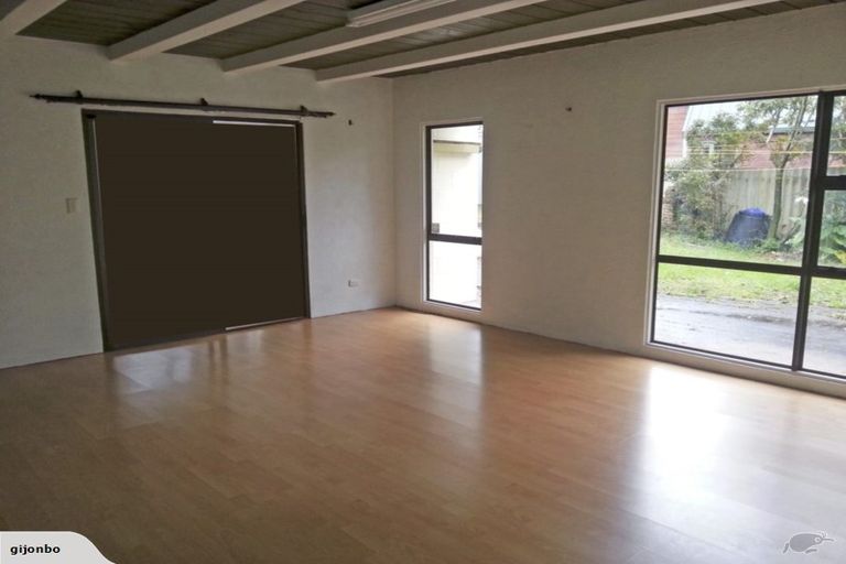 Photo of property in 57 Cron Avenue, Te Atatu South, Auckland, 0610