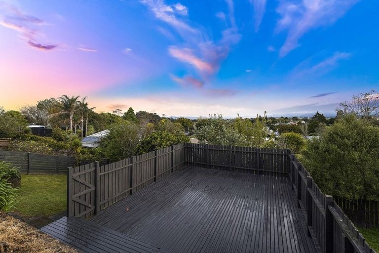 Photo of property in 25 Donovan Avenue, Massey, Auckland, 0614
