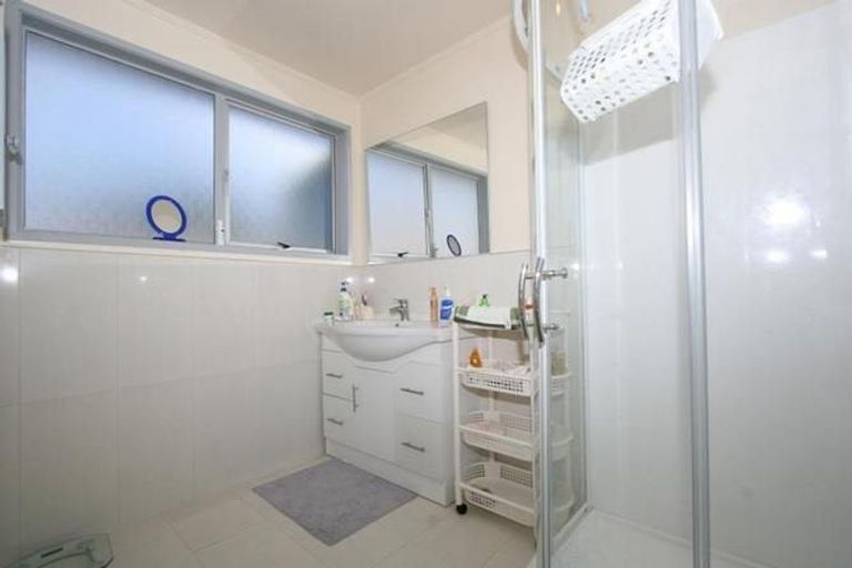 Photo of property in 27 Lisa Rise, Half Moon Bay, Auckland, 2012