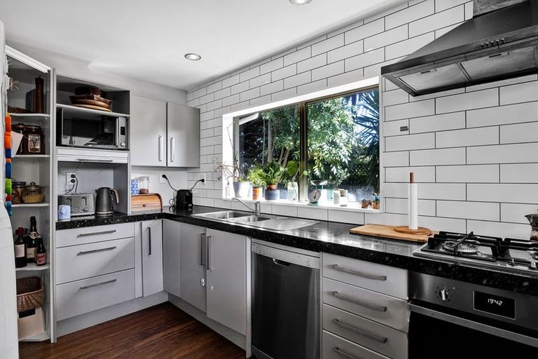 Photo of property in 23 Prudence Place, Oakura, 4314