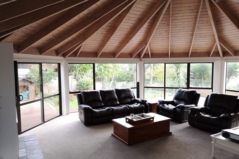 Photo of property in 62 Newhaven Terrace, Mairangi Bay, Auckland, 0630