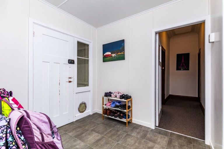 Photo of property in 24 Park Street, Winton, 9720