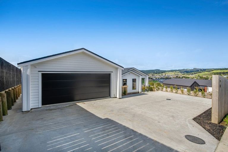 Photo of property in 4d Forlong Rise, Helensville, 0800