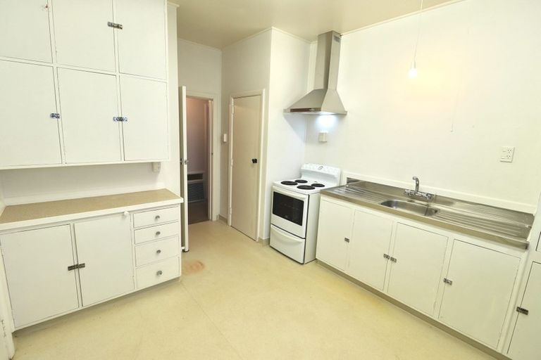 Photo of property in 10 Naenae Road, Naenae, Lower Hutt, 5011