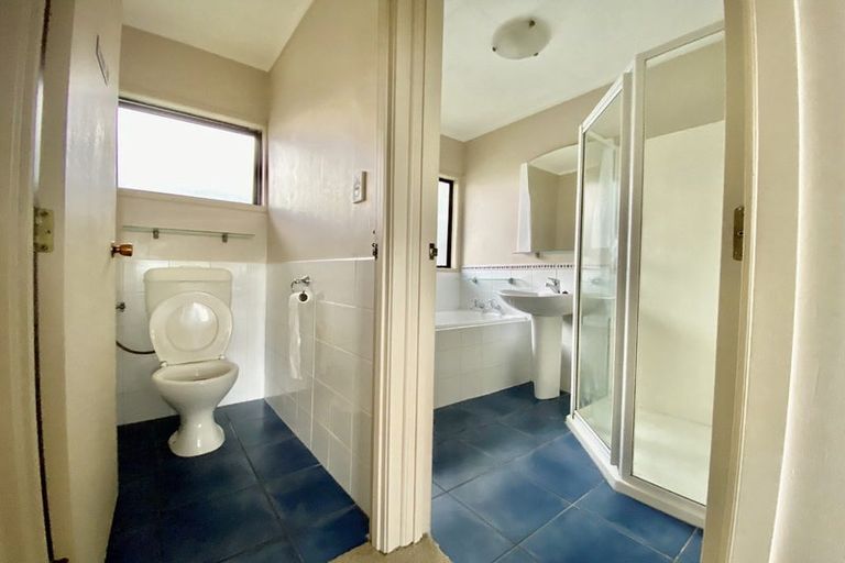 Photo of property in 12 Melia Grove, Goodwood Heights, Auckland, 2105