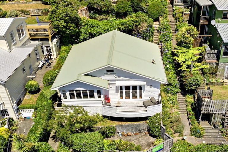 Photo of property in 27 Connaught Terrace, Brooklyn, Wellington, 6021