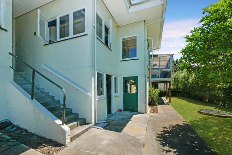 Photo of property in 10 Ormond Road, Hospital Hill, Napier, 4110