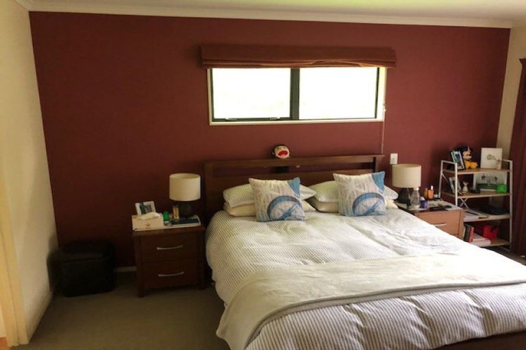 Photo of property in 64 Ruapehu Drive, Fitzherbert, Palmerston North, 4410