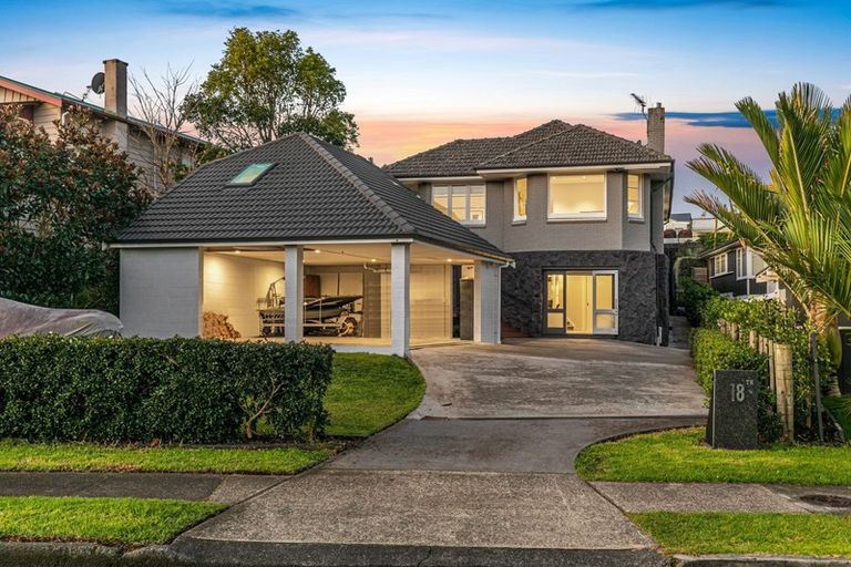 Photo of property in 18 Wairoa Road, Narrow Neck, Auckland, 0624