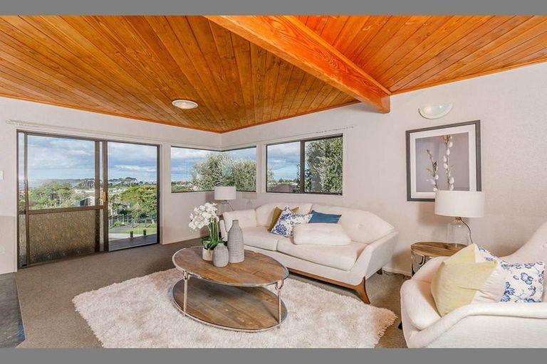 Photo of property in 3 Farr Road, West Harbour, Auckland, 0618