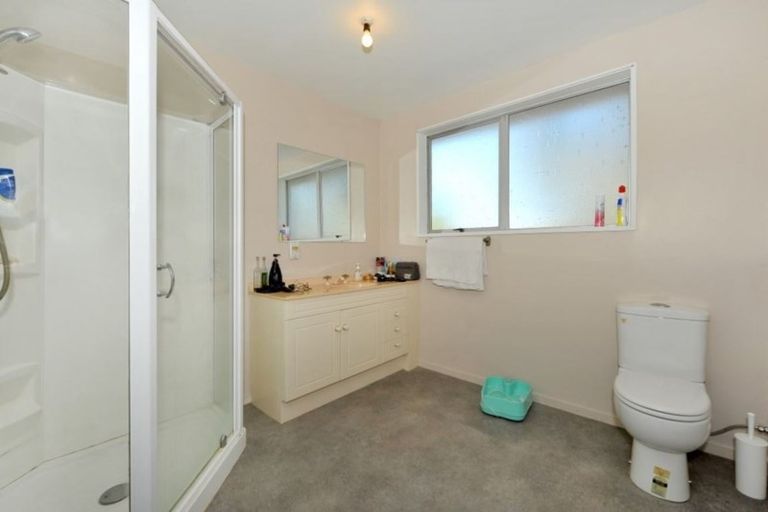 Photo of property in 2/9 Peckham Lane, Woolston, Christchurch, 8062