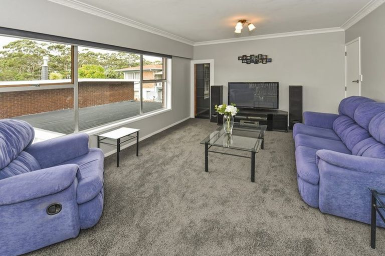 Photo of property in 2/240 Forrest Hill Road, Forrest Hill, Auckland, 0620