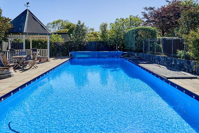 Photo of property in 3 Dillon Street, Lowry Bay, Lower Hutt, 5013