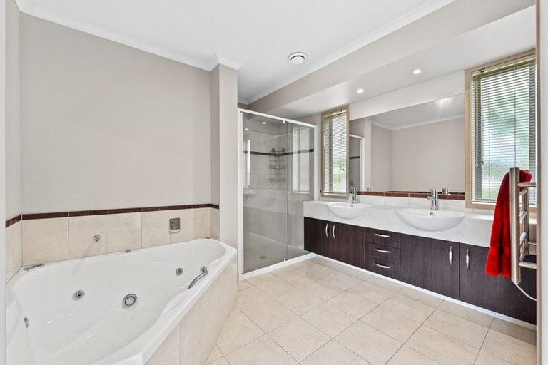 Photo of property in 175 Oraha Road, Kumeu, 0892