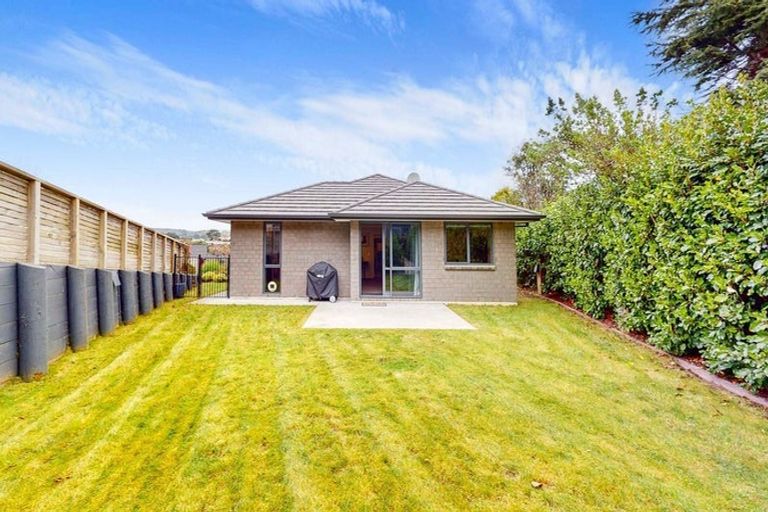 Photo of property in 31 Mooring Close, Whitby, Porirua, 5024