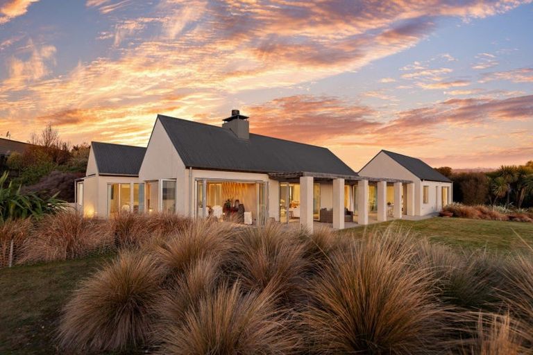 Photo of property in 24 Briar Bank Drive, Wanaka, 9305