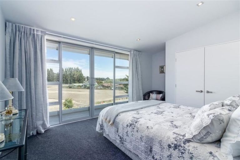 Photo of property in 47 Shalamar Drive, Cashmere, Christchurch, 8022