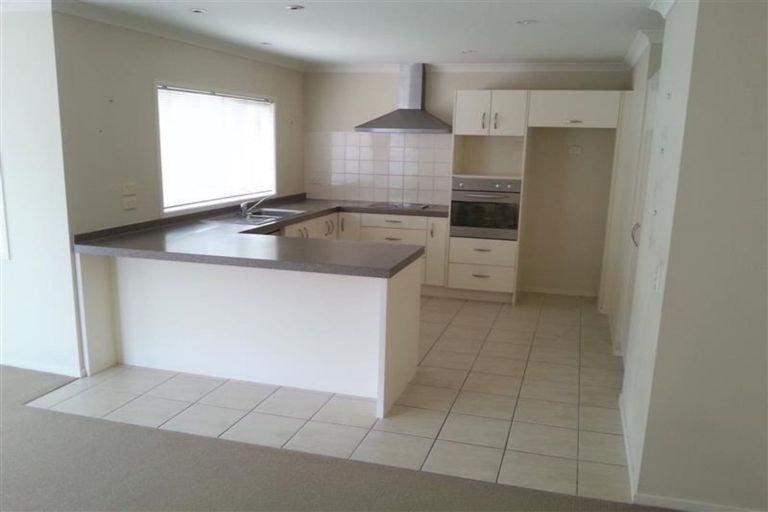 Photo of property in 114 Stancombe Road, Flat Bush, Auckland, 2016