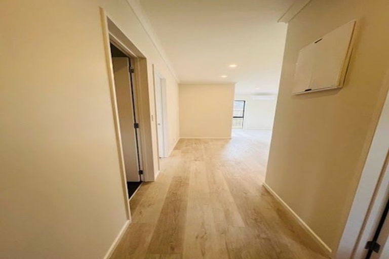 Photo of property in 82d Eversleigh Road, Belmont, Auckland, 0622