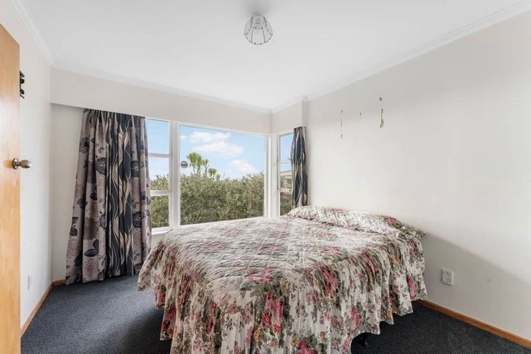 Photo of property in 4247 Great North Road, Glendene, Auckland, 0602