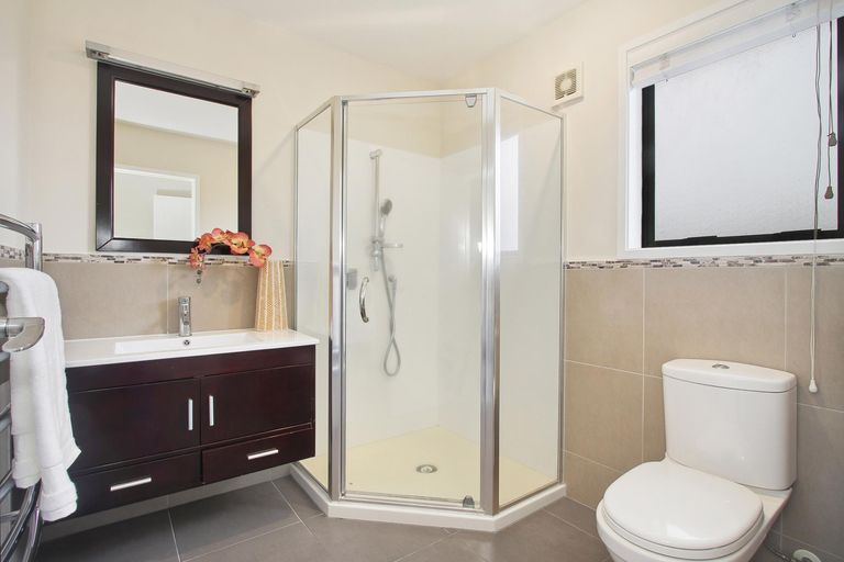 Photo of property in 4 Korotaha Terrace, Rothesay Bay, Auckland, 0630