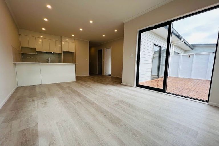 Photo of property in 82d Eversleigh Road, Belmont, Auckland, 0622