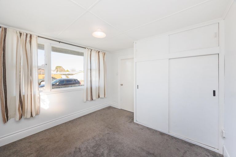 Photo of property in 21 Edgeware Road, Palmerston North, 4410