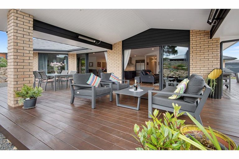 Photo of property in 21 Capstone Place, Te Kamo, Kamo, 0185