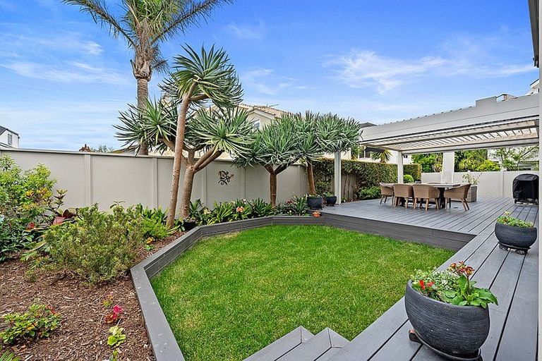 Photo of property in 9 Craig Road, Milford, Auckland, 0620