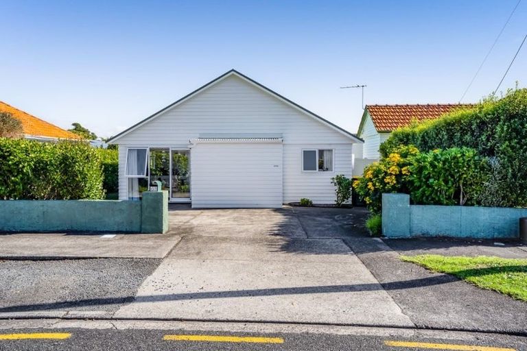 Photo of property in 46 Lismore Street, Merrilands, New Plymouth, 4312