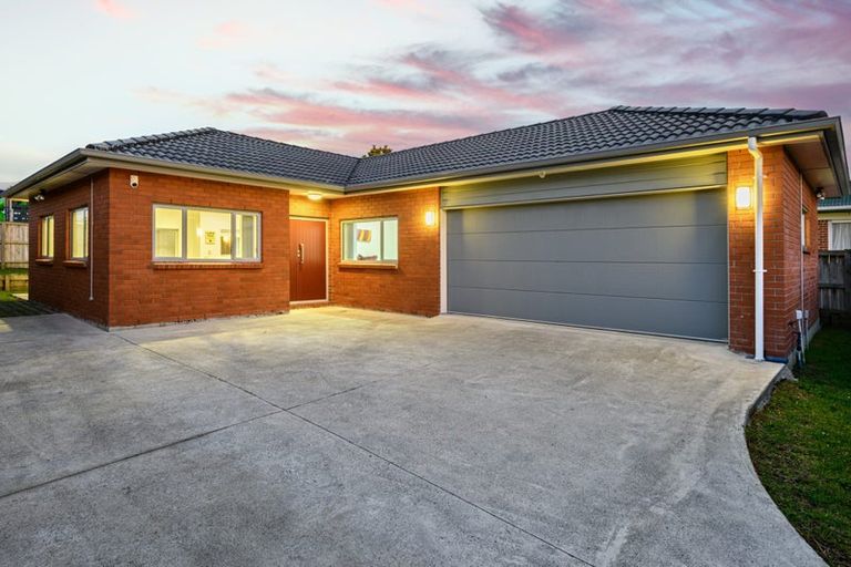 Photo of property in 13a Kingdale Road, Henderson, Auckland, 0610