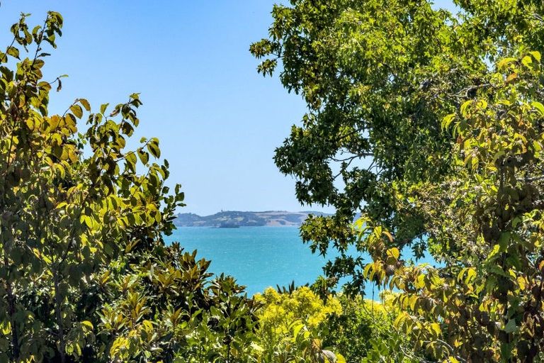 Photo of property in 8 Page Point, Mellons Bay, Auckland, 2014