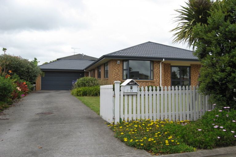 Photo of property in 6 Watervista Place, Mangere Bridge, Auckland, 2022