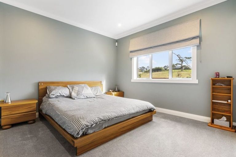 Photo of property in 104 Foster Road, Kumeu, 0891