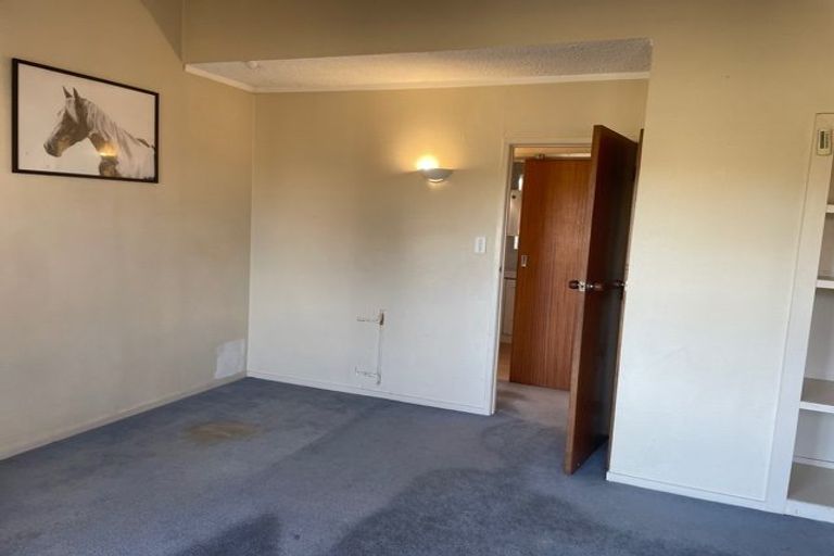 Photo of property in 1/23 Woodcote Drive, Glenfield, Auckland, 0629